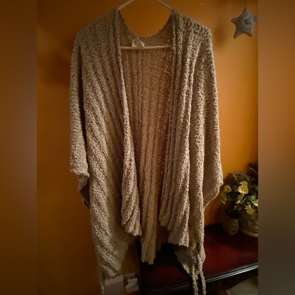 Mia Joy Emma Boucle Long Sleeve sweater with side ties.
Beige. One size